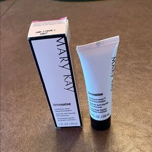 Mary Kay Discontinued Timewise Luminous-Wear Foundation - Ivory 2 New in Package